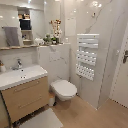 Appartamento Penthouse Chic In The Sophisticated 16th Arrondissement Parigi
