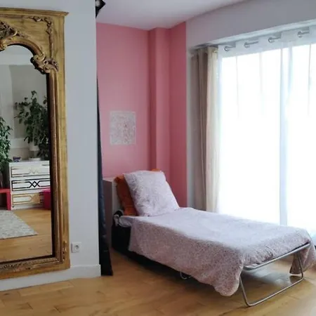 Penthouse Chic In The Sophisticated 16th Arrondissement Parigi