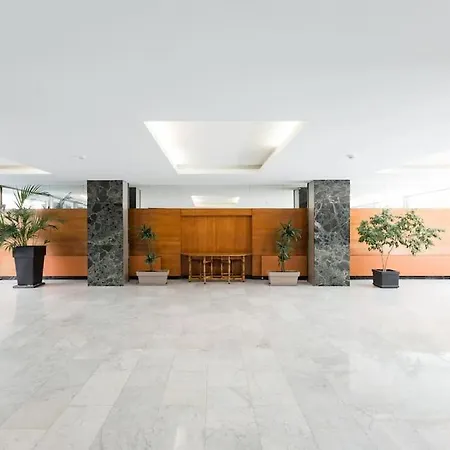 Penthouse Chic In The Sophisticated 16th Arrondissement Parigi