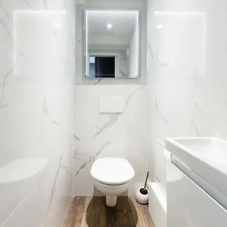 Penthouse Chic In The Sophisticated 16th Arrondissement Parigi