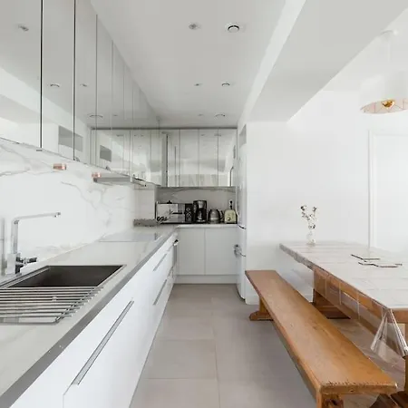 Penthouse Chic In The Sophisticated 16th Arrondissement