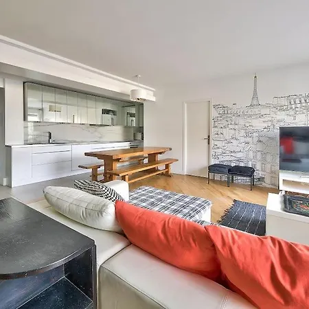 Penthouse Chic In The Sophisticated 16th Arrondissement Parigi