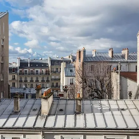 Appartamento Penthouse Chic In The Sophisticated 16th Arrondissement Parigi