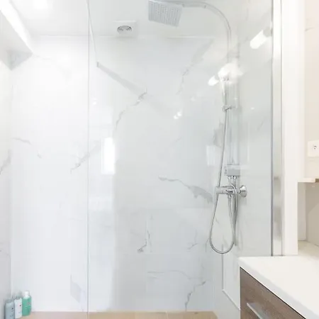 Appartamento Penthouse Chic In The Sophisticated 16th Arrondissement Parigi