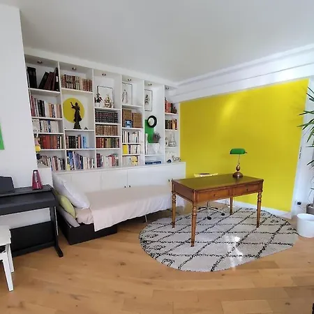Appartamento Penthouse Chic In The Sophisticated 16th Arrondissement Parigi