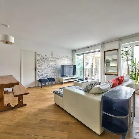 Appartamento Penthouse Chic In The Sophisticated 16th Arrondissement
