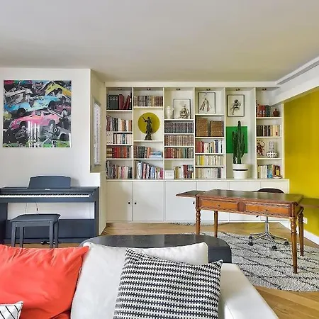 Appartamento Penthouse Chic In The Sophisticated 16th Arrondissement Parigi