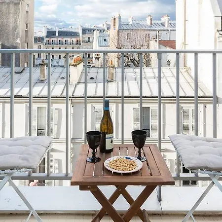 Penthouse Chic In The Sophisticated 16th Arrondissement Parigi